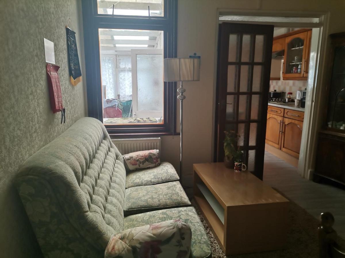 Double Room Available- London Seven Kings Seven Kings Train Station イルフォード エクステリア 写真