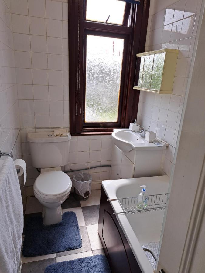 Double Room Available- London Seven Kings Seven Kings Train Station イルフォード エクステリア 写真